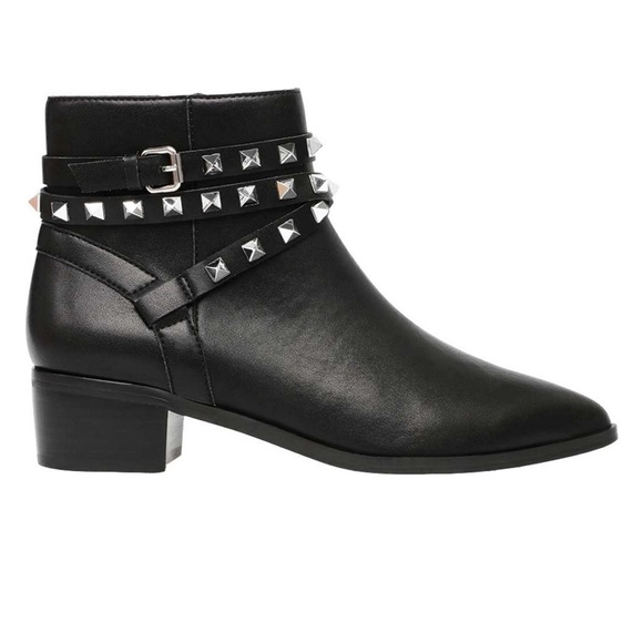NWT In Box Steve Madden Besto Black Leather Silver Studded Bootie - Picture 2 of 8